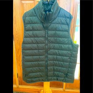 Mens adidas brand lightweight vest. Size XL, color is between Hunter green/gray